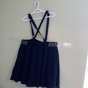 5/$25 Black suspender dress with adjustable straps and pockets size 1x